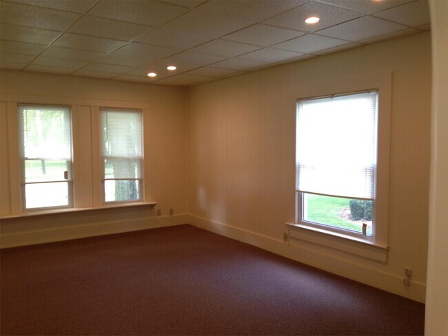 Building Photo - 302 W Union St