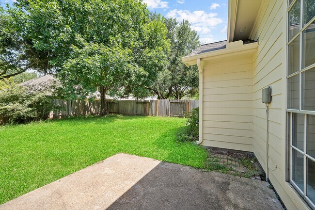 Foto del edificio - 5827 Willow Park Dr