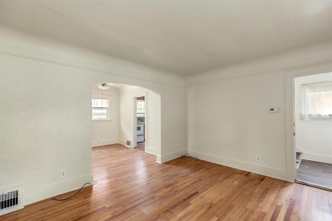 Building Photo - 139 Draper Ave