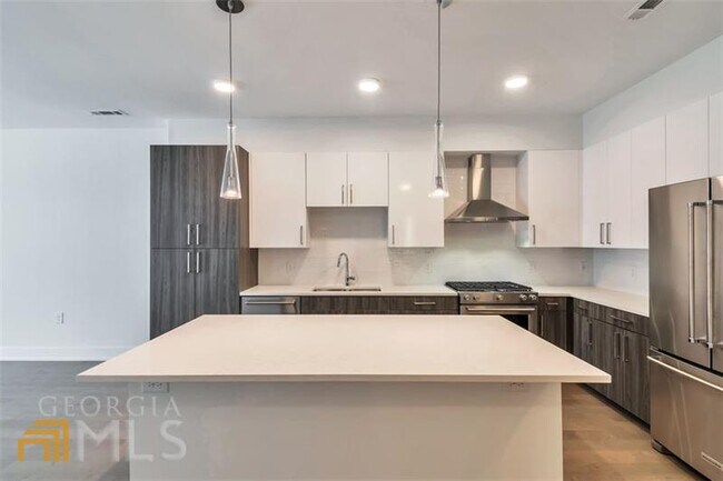 Building Photo - 775 Juniper St NE