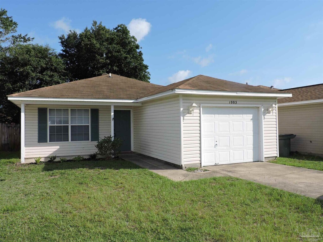 Primary Photo - 1005 Antigua Cir