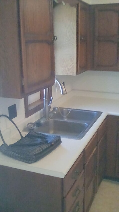 kitchen - 902 Badger Creek Dr