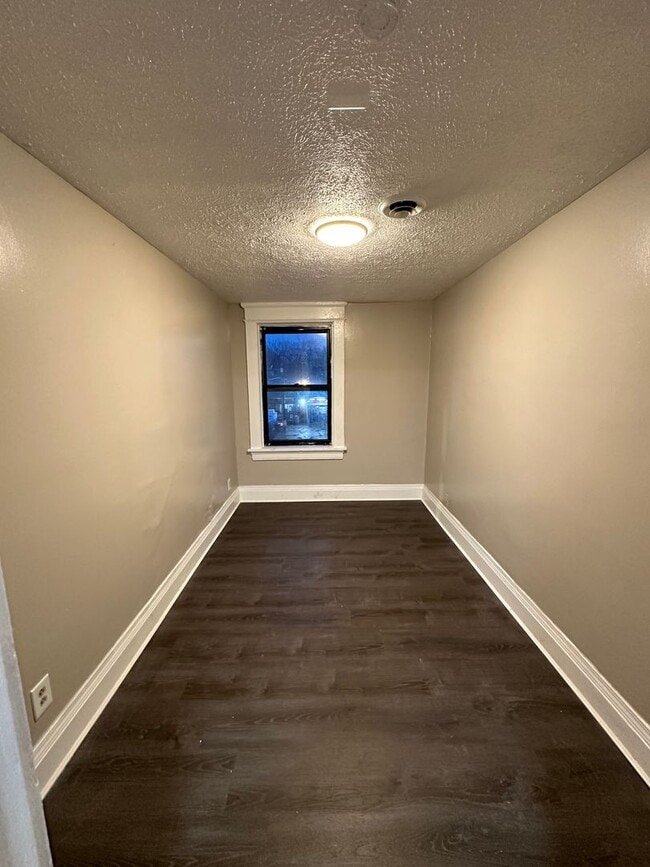 Building Photo - Ready to move in 1 bedroom apartment