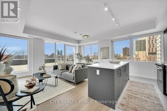 Building Photo - 664 Spadina Ave.