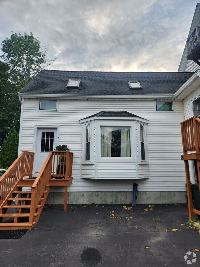 Building Photo - 126 6th St