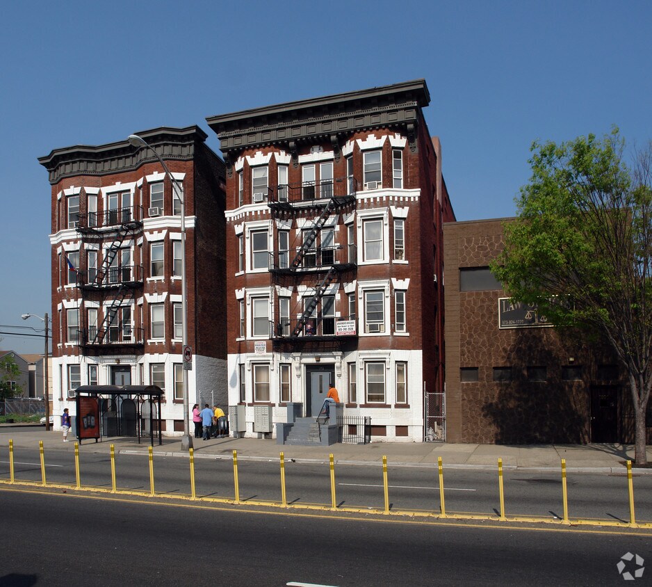 Building Photo - 1203 Broad St