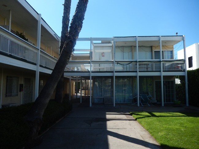 Building Photo - 2111 Cimarron St