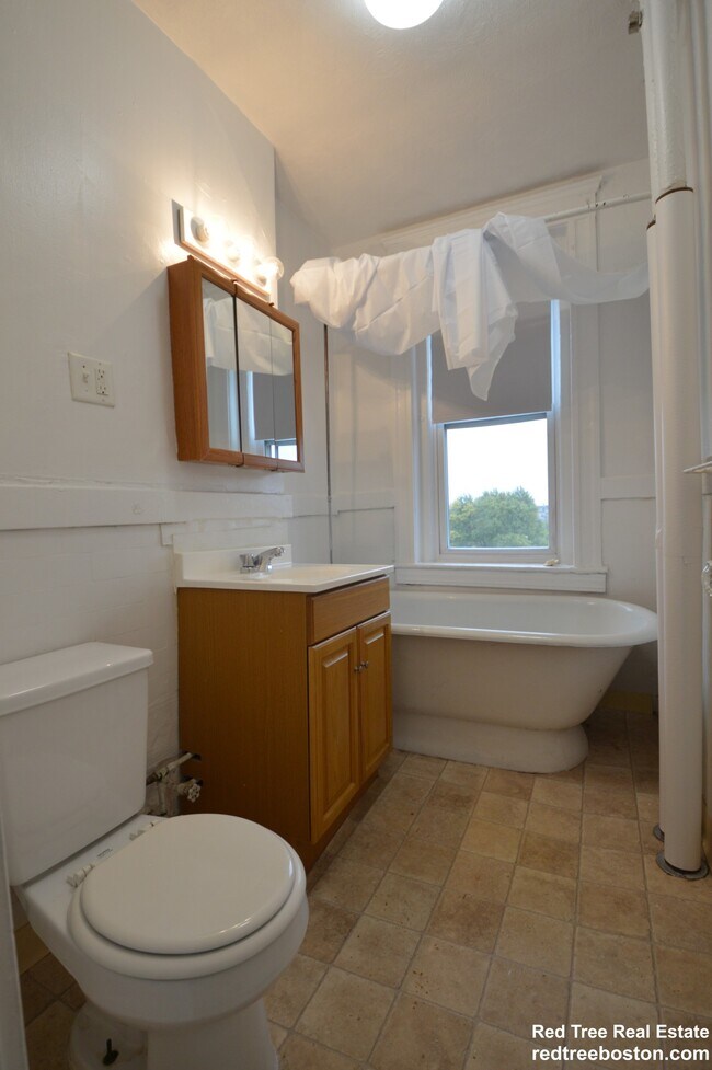 Photo - 1175 Boylston St Apartment