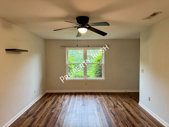 Foto del edificio - 8740 Millard Lee Ln