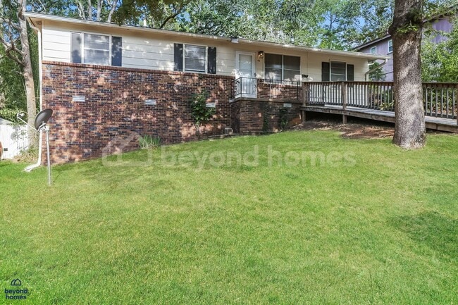 Building Photo - Beautiful and Modern 3 BD 1 BA with 1,196 ...