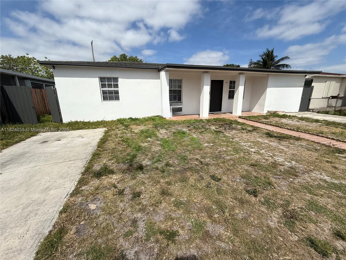 Primary Photo - 3902 E 8th Ct
