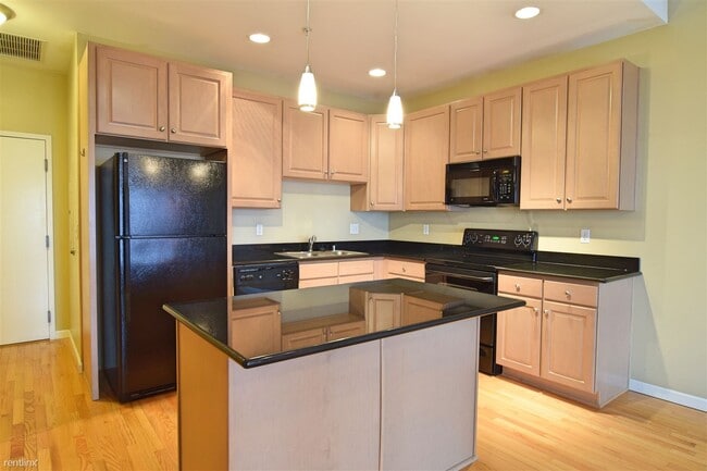 Foto del edificio - 2 br, 1 bath Condo - 1950 Logan Street 703