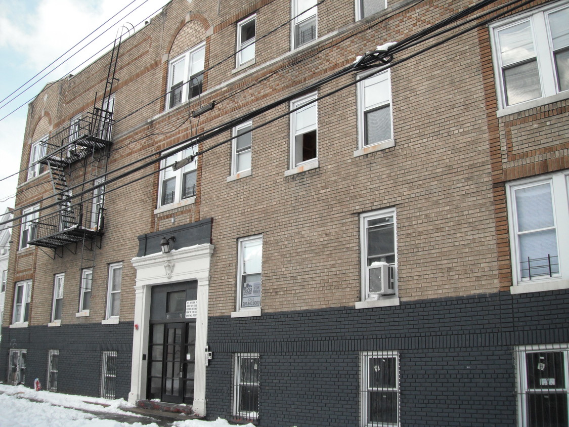 Primary Photo - 89-91 Columbia Ave