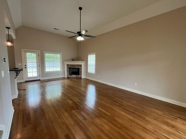 Photo - Renovated 4 Bedroom 2.5 Bath Home for Rent!