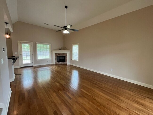 Building Photo - Renovated 4 Bedroom 2.5 Bath Home for Rent!