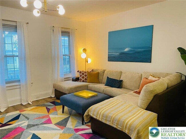 Foto del edificio - 37 E Evergreen St