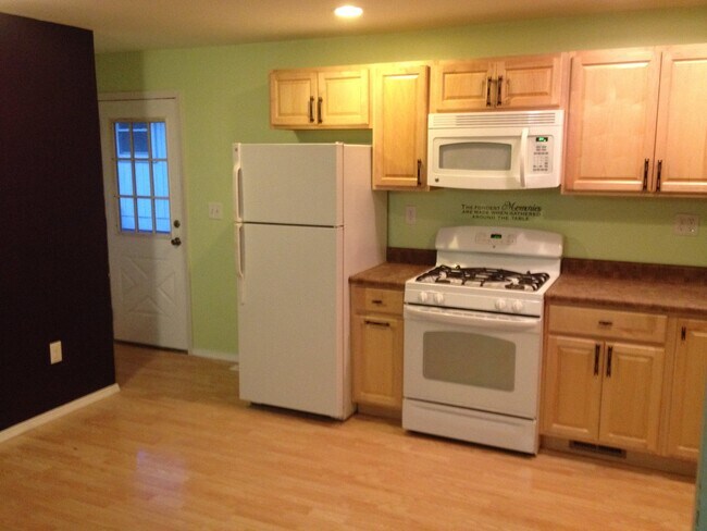 Building Photo - 324 Glenwood Dr
