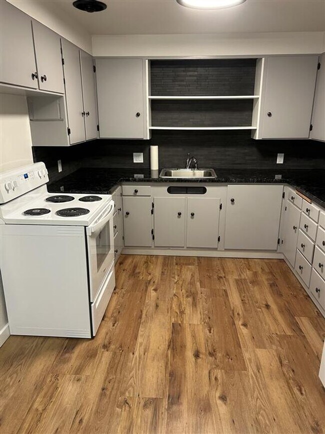 Foto del edificio - 1795 Main Street