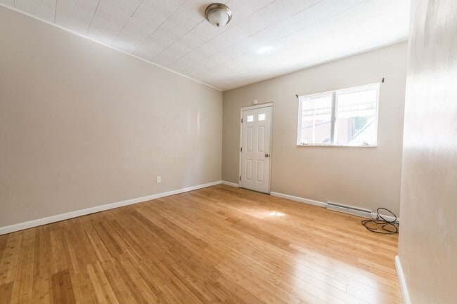 Building Photo - AVAILABLE JUNE 2026 - 2 Bedroom Home w/ loft in Prime MT. WASHINGTON Location!