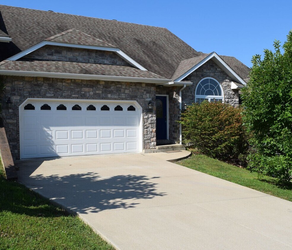 Foto principal - Beautiful 3 bed 2 bath!!