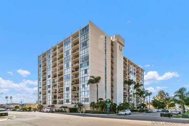 Foto del edificio - 4944 Cass St