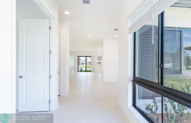 Building Photo - 4380 SW 177th Ave