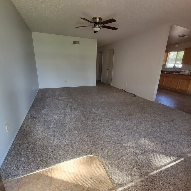 Foto del edificio - 1288 Warner St