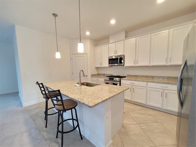 Foto del edificio - 15719 Islandwalk Ave