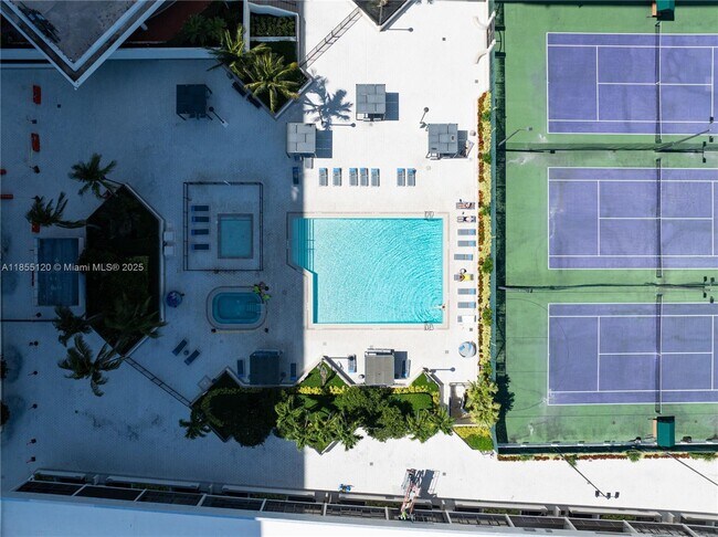 Building Photo - 1925 Brickell Ave