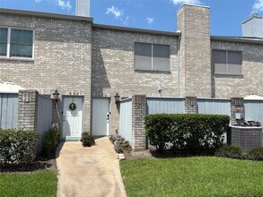 Building Photo - 622 Wilcrest Dr