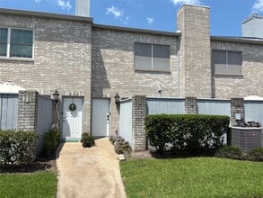 Building Photo - 622 Wilcrest Dr