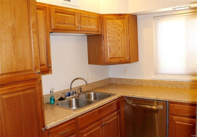 Foto del edificio - Move in Ready!!