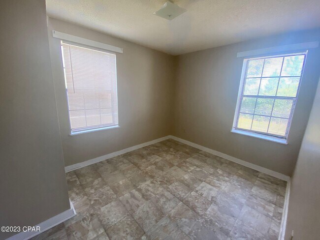 Foto del edificio - 619 E 13th St