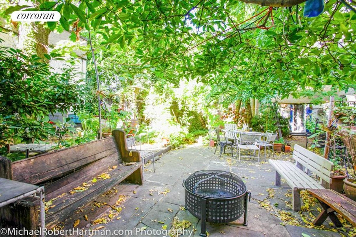 Primary Photo - 208 Avenue B