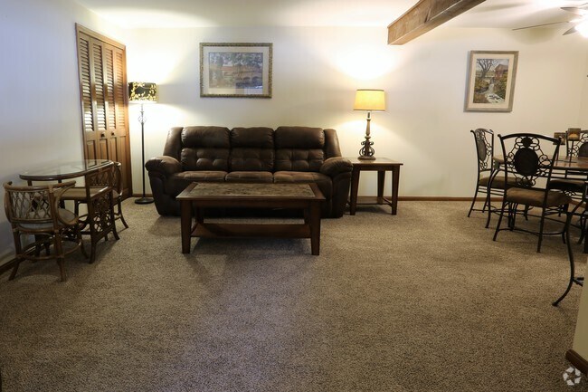 Sala de estar - Carriage Hill Apartments: A 55 and Better Community