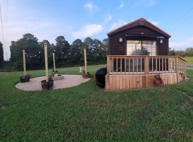 Building Photo - Karagan Cottage & Hudson's Boat House
