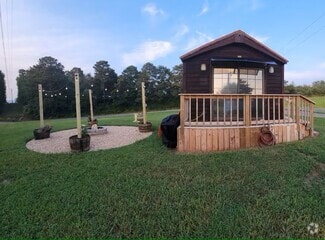 Building Photo - Karagan Cottage & Hudson's Boat House