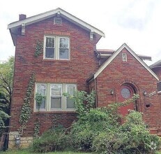 Building Photo - 4656 Lee Ave