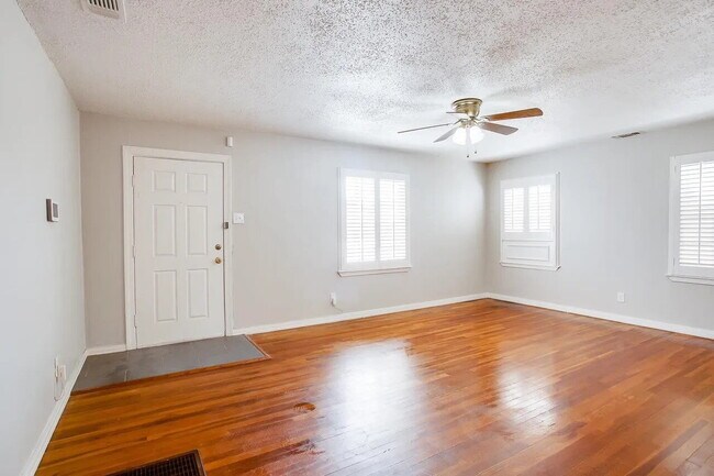 Building Photo - Lovely 3-Bedroom Home with 2 Bathrooms in Lubbock – 1,256 Sq. Ft. of Comfort!