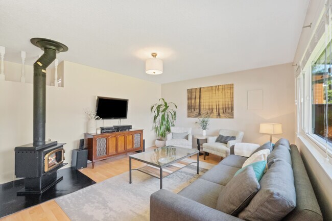 Building Photo - 21017 Stonehouse Av