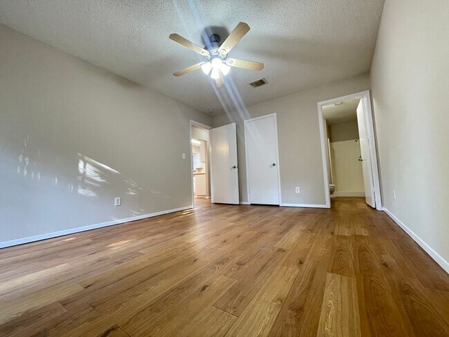Foto del edificio - Easy Living 2 Bedroom 2 Bath Duplex