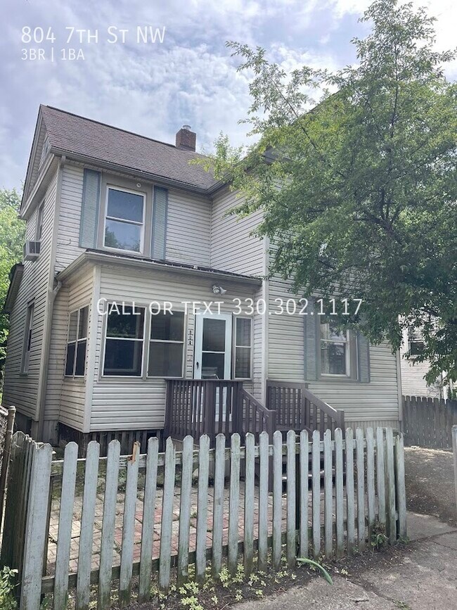 Building Photo - Three bedroom one bathroom home for rent