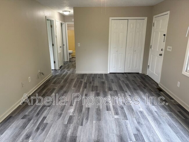 Building Photo - 230 Booher Ln