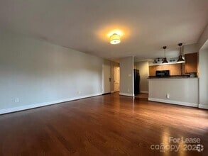 Building Photo - 2427 Vail Ave