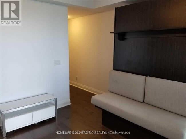 Building Photo - 1080 Bay St.