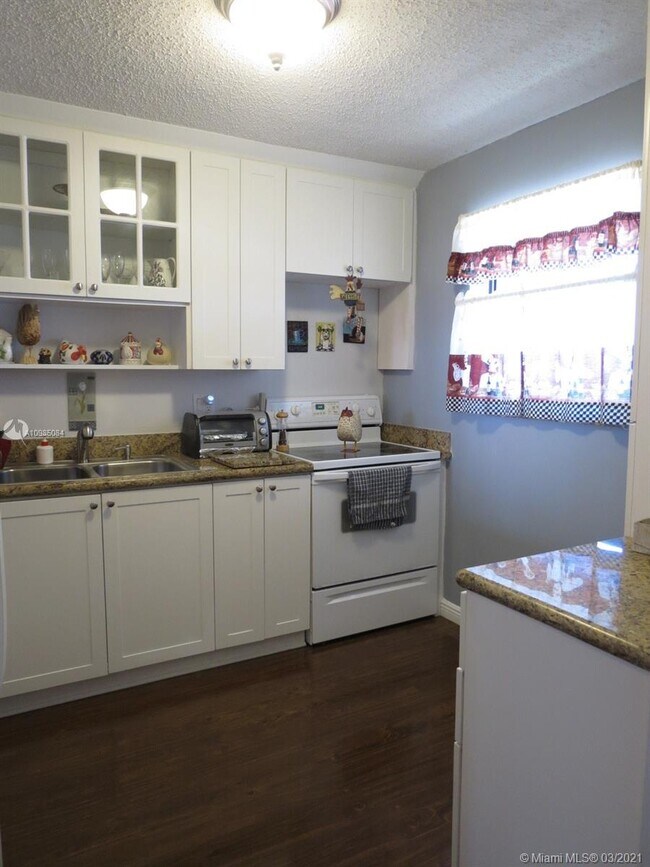 2322 S Cypress Bend Dr Unit 608, Pompano Beach, FL 33069 Condo for