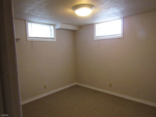 Building Photo - 4 br, 1 bath Apartment - 230 Smelter Ave NW