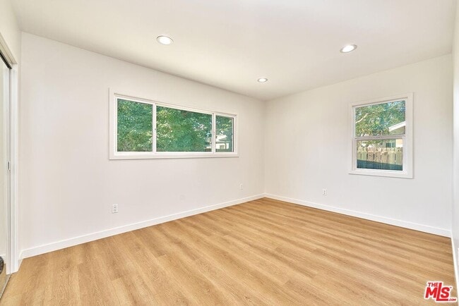 Foto del edificio - 6443 Columbus Ave