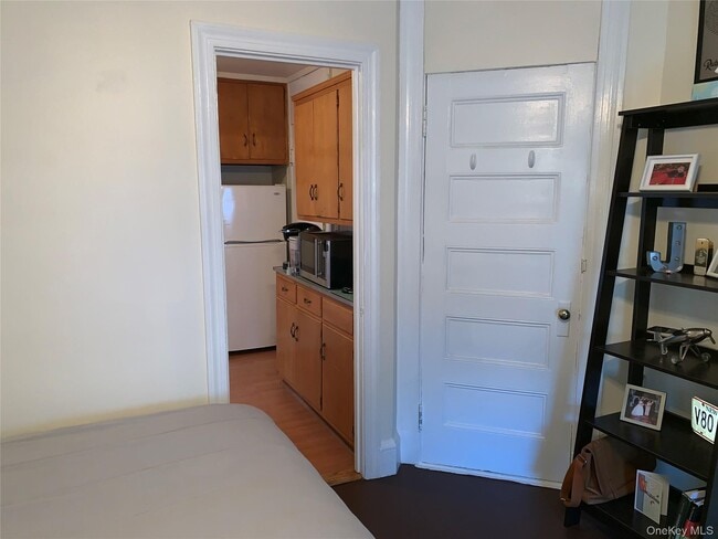Building Photo - 253 Sea Cliff Ave
