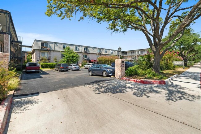 Foto del edificio - 2425 Ashdale Dr